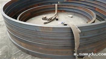 搬运槽钢弯圆要小心